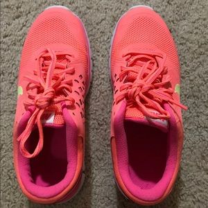 !!SOLD!! Nike Youth Tennis Shoes